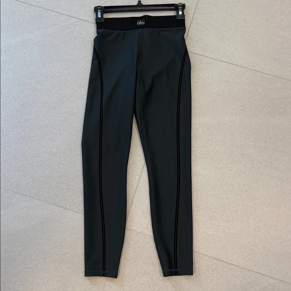 Alo Yoga Airlift High-Waist 7/8 Line Up Legging! - Picture 11 of 15